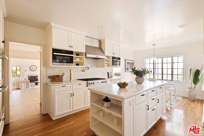 Building Photo - 4818 Bonvue Ave