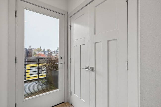 Building Photo - 1624 E Yesler Wy