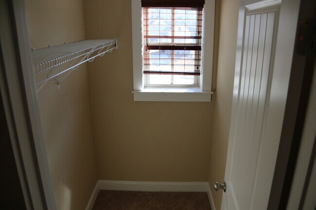 Building Photo - Executive Rental in Cypress Point S/D