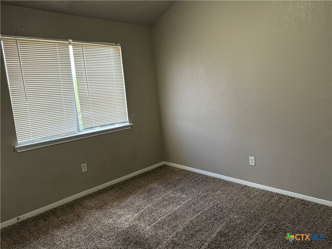 Building Photo - 3208 Green Valley Dr