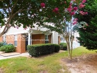 Building Photo - 702 Westgate Cir