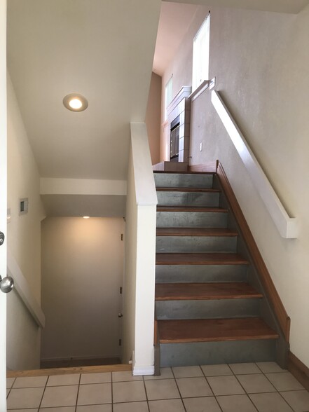 Front door entrance - 535 Canyon View Drive