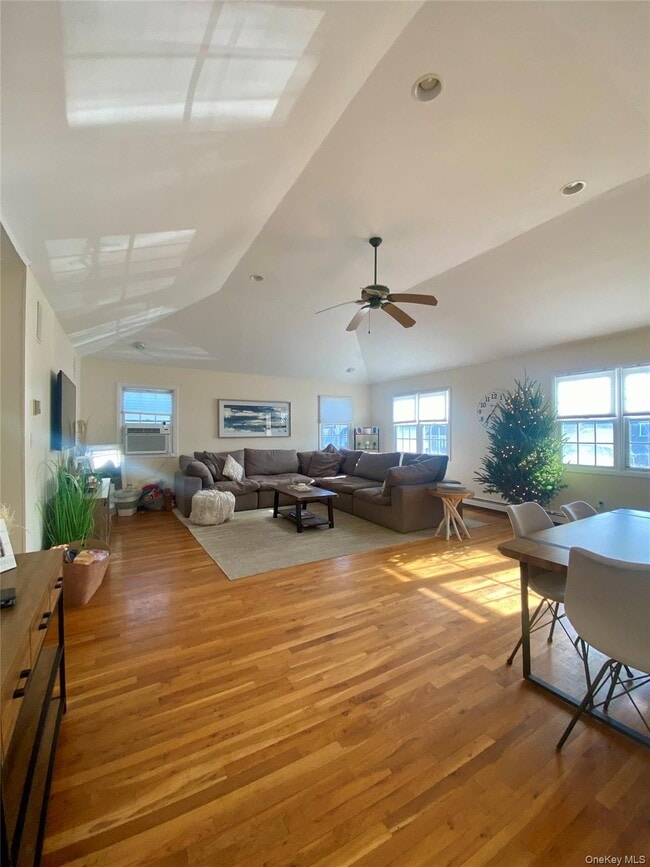 Building Photo - 641 E Olive St