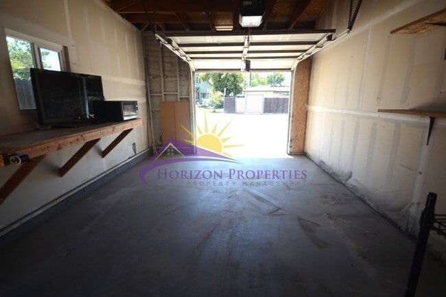 Building Photo - 2252/2254 Royale Rd