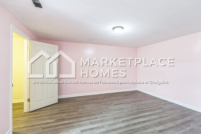 Building Photo - 1717 Briarmanor Dr