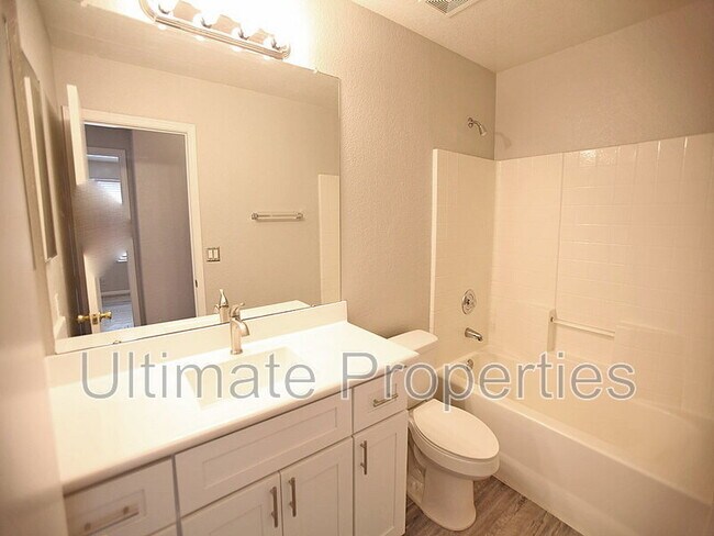 Building Photo - 631 E Arizona Ave