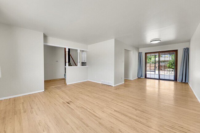 Building Photo - 4220 Edwinstowe Ave