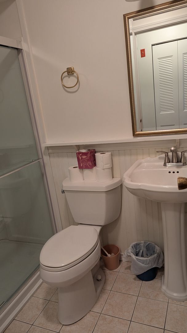 Building Photo - Recently renovated 1st floor condo for ren...