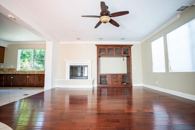 Building Photo - Exceptional estate Located In the highly desirable College Park Community.