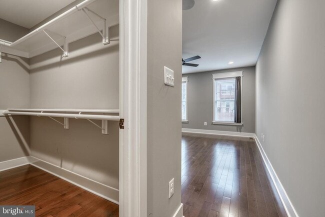 Building Photo - 939 Baylis St