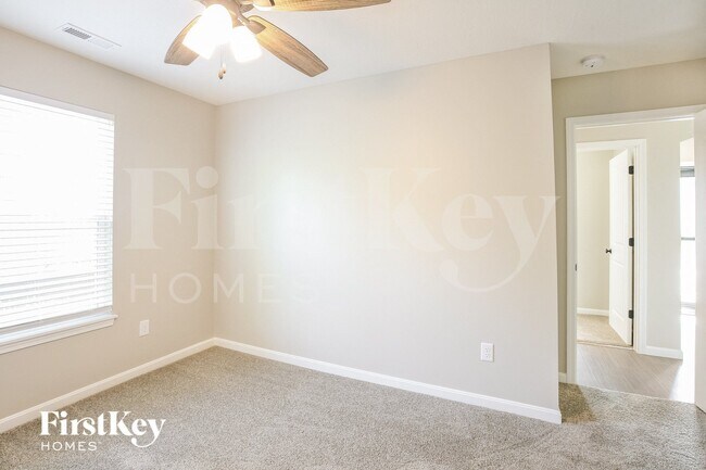 Building Photo - 663 Van Buren St