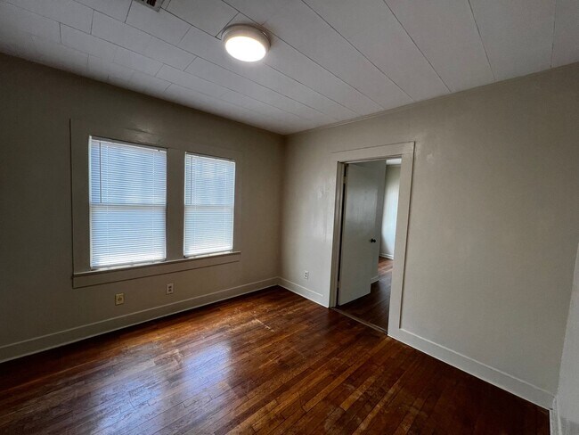 Building Photo - 119 St Julien Ave
