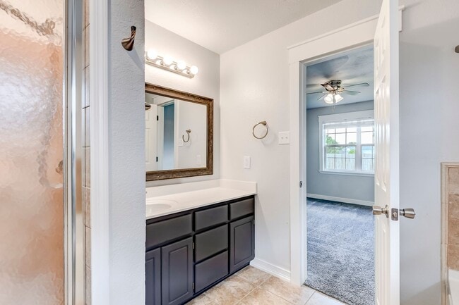 Building Photo - 2307 Traverse Dr