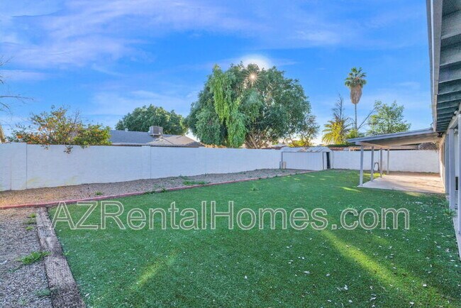 Building Photo - 621 W Plata Ave