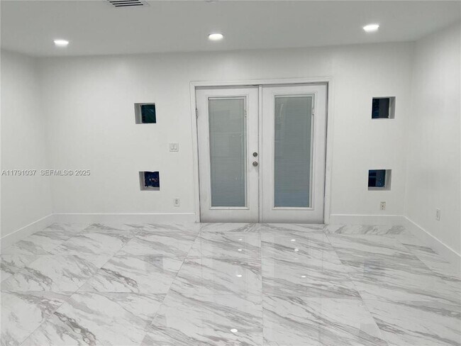 Building Photo - 4337 SW 49th St