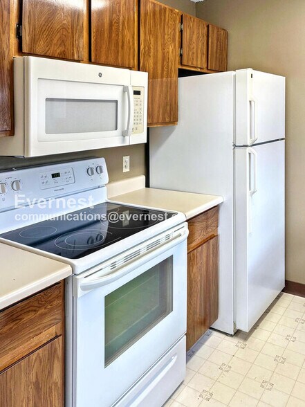 Building Photo - 1301 University Ave