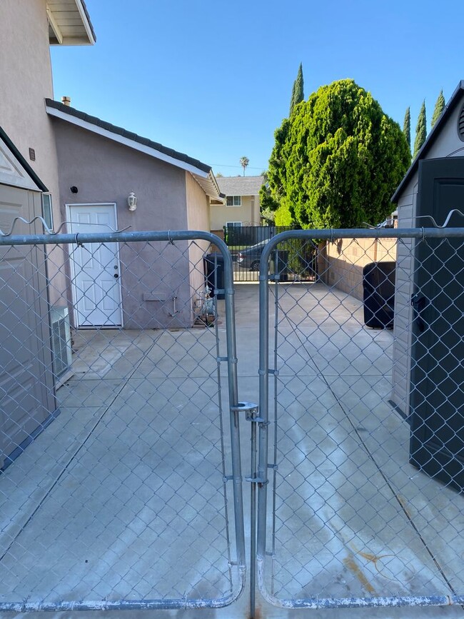 Building Photo - 2 story 4 bed, 2 bath home with yard