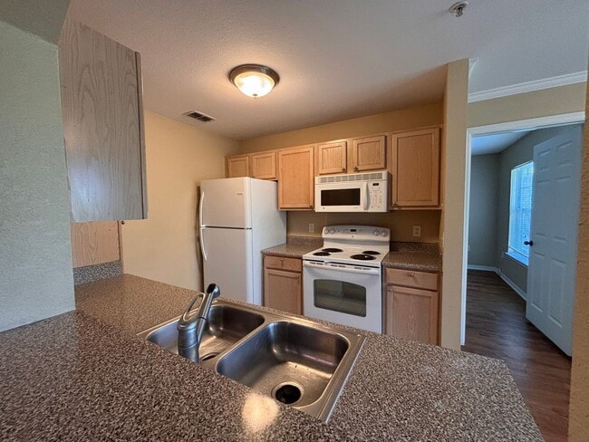 Building Photo - Reserve of Point Meadows Condo!