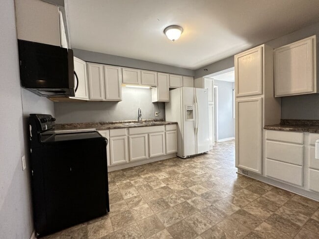 Building Photo - 496 Louisiana Ave. Clarksville, TN 37042