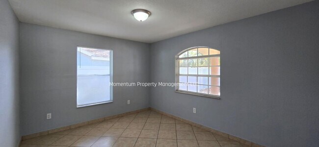 Building Photo - Spacious 3-Bedroom, 2-Bath Home with Covered Screened Porch & Large Kitchen in Tampa
