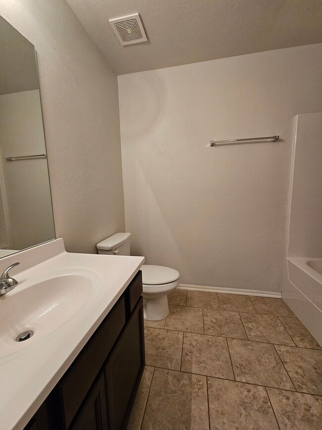 Building Photo - (3) Bed/(2) Bath with Storm Shelter Avail NOW!