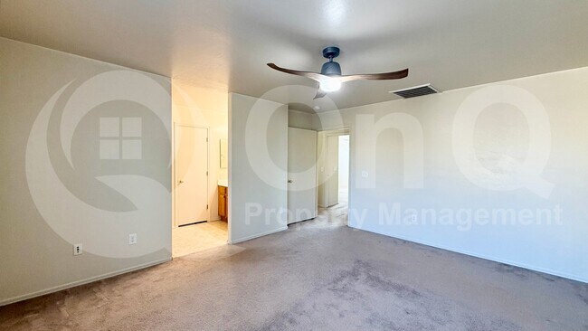 Building Photo - 4170 E Sheffield Ave