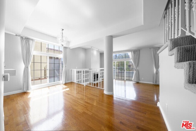 Building Photo - 5848 W Olympic Blvd