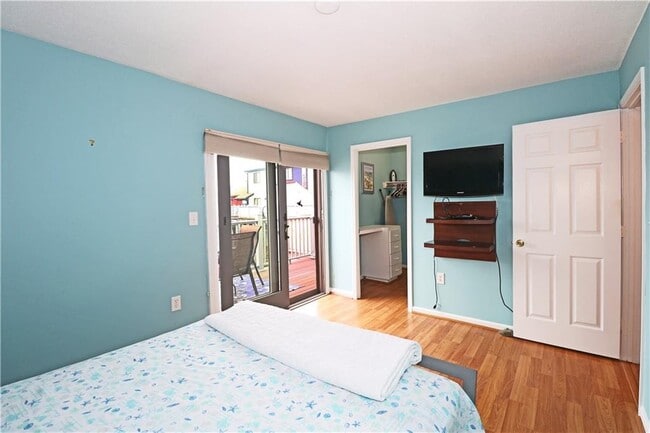 Building Photo - 303 Swans Wharf Row