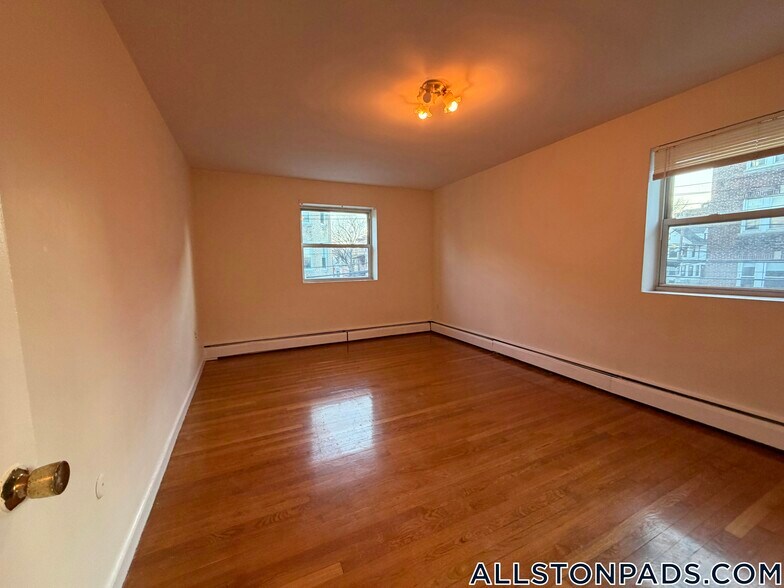 Building Photo - 34 Gardner St