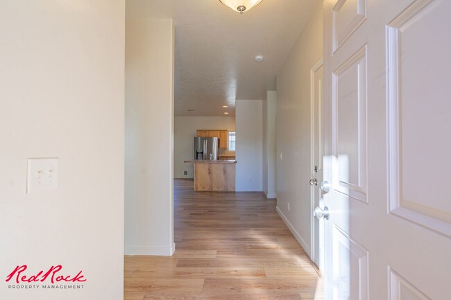 Building Photo - 484 N 2480 W