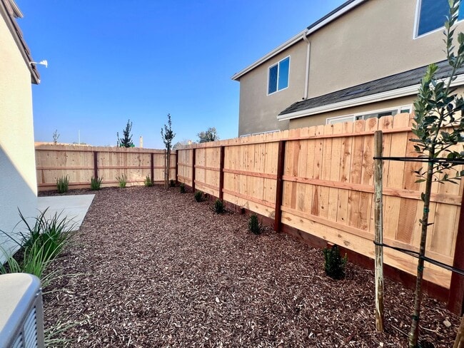 Building Photo - $2,450 Shepherd & Sunnyside, New 3 bedroom House - Clovis / Solar Panels
