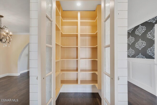 Building Photo - 2076 Hillsbury Rd