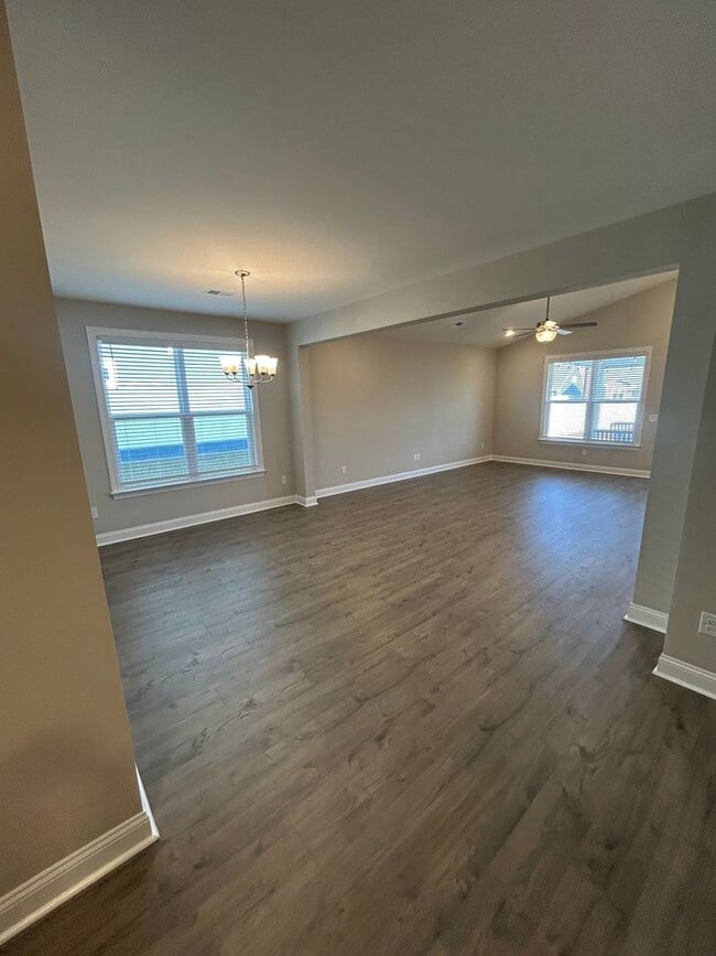 Building Photo - 585 Oyster Dr