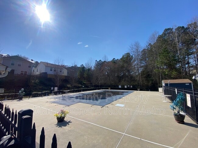 Building Photo - 289 Silver Ridge Dr