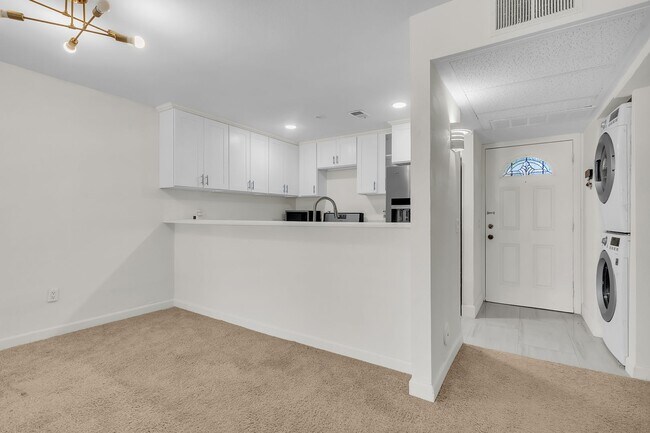 Building Photo - 324 Tangelo