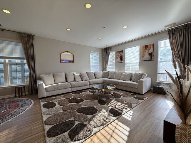 Building Photo - 15505 John Diskin Cir