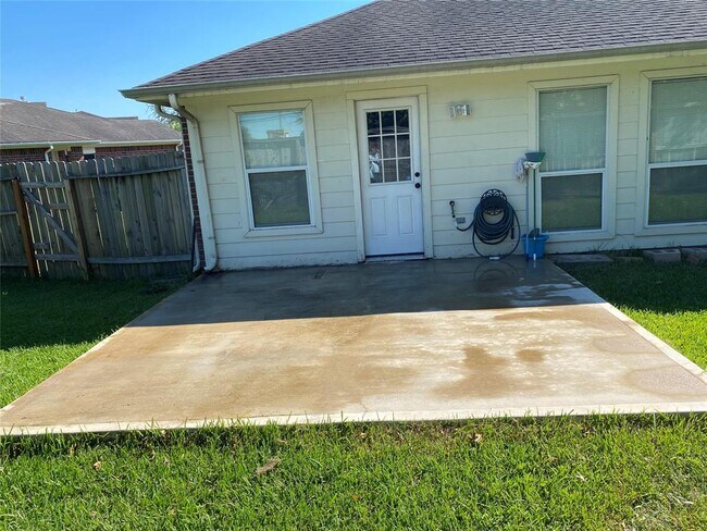 Building Photo - 15943 Breanna Ln