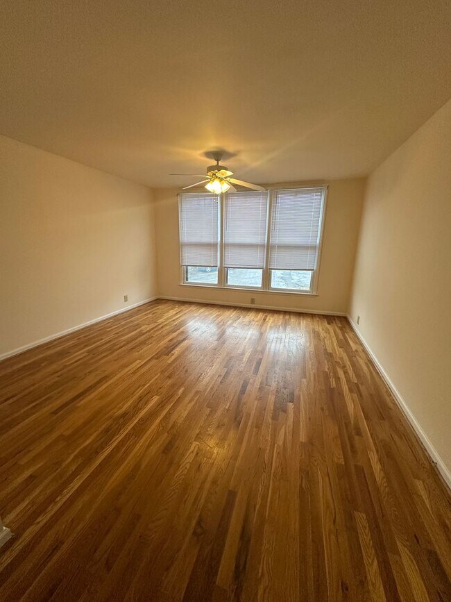 Building Photo - 246 White Bridge Rd