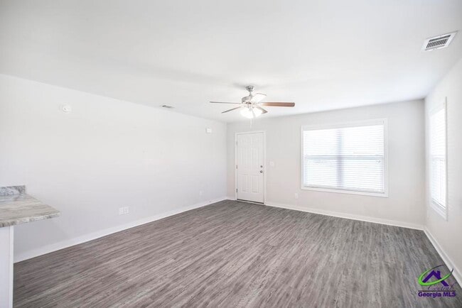 Building Photo - 101 Shasta Dr