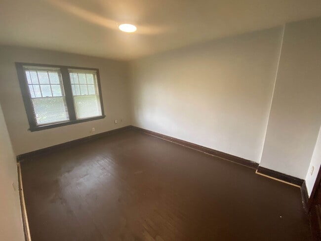 Building Photo - 500 W Parkwood-2125 Mayfair Rd