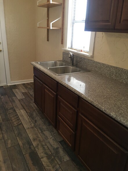 Building Photo - 5031 Bakman Ave