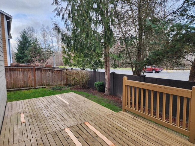Building Photo - **$200 Move In Special**Beautiful 4 bed 2.5 Bath Home in South Hill Puyallup