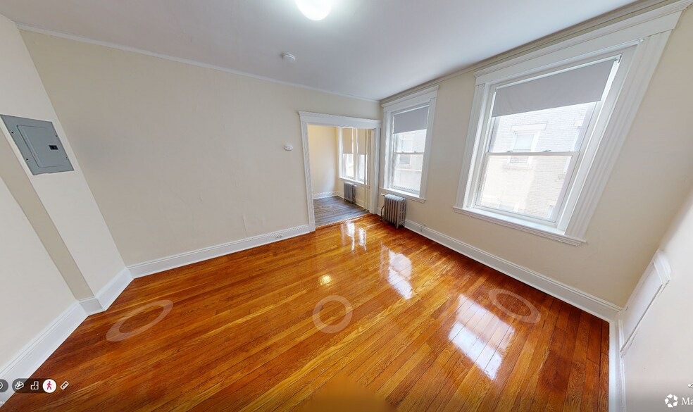 Building Photo - 425 Park Dr