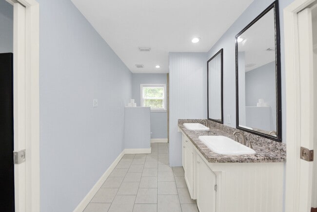 Building Photo - 6214 Diamond Ct