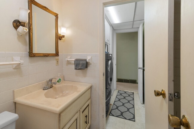 Building Photo - 4105 Riverview Dr