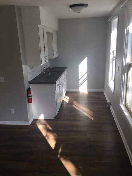 kitchen - 614 Forest St