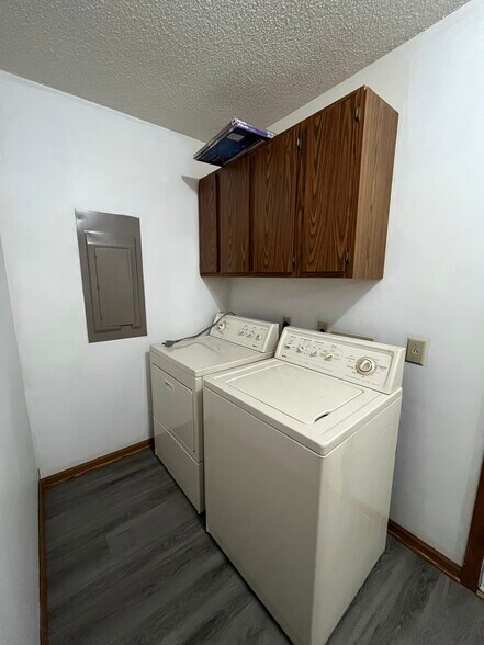 Building Photo - 5787 Nike Dr