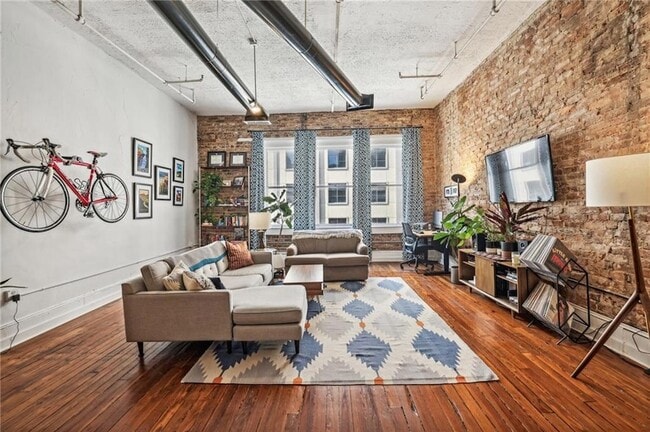 Building Photo - 215 Mitchell St SW