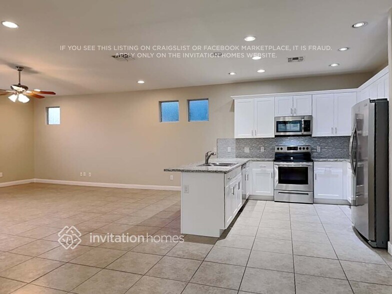 Building Photo - 3293 E Sheffield Rd