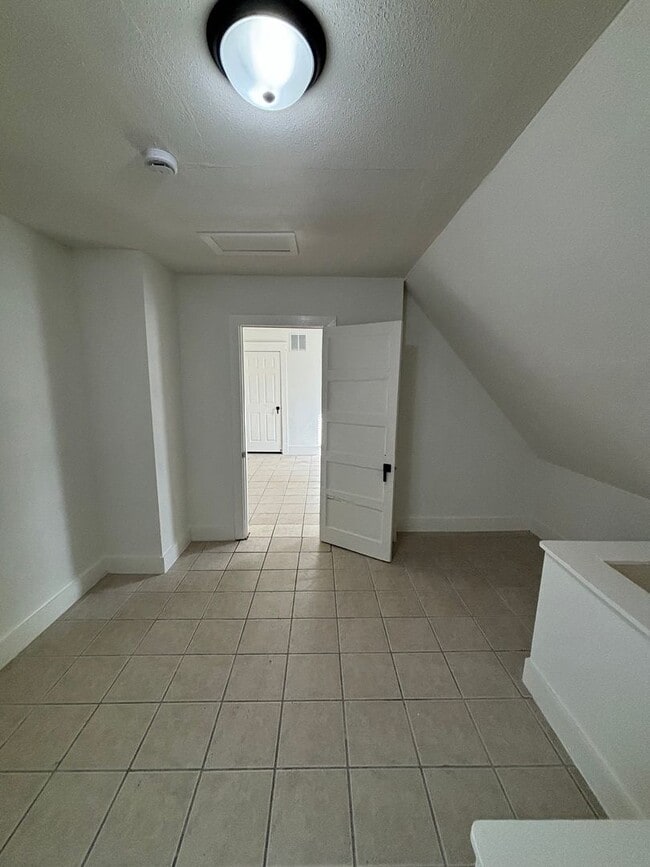 Building Photo - Spacious 6-Bedroom Home with Modern Update...